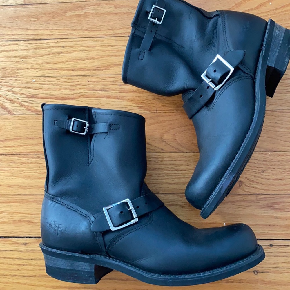 Frye size 9 Black Leather MaxiTred booties